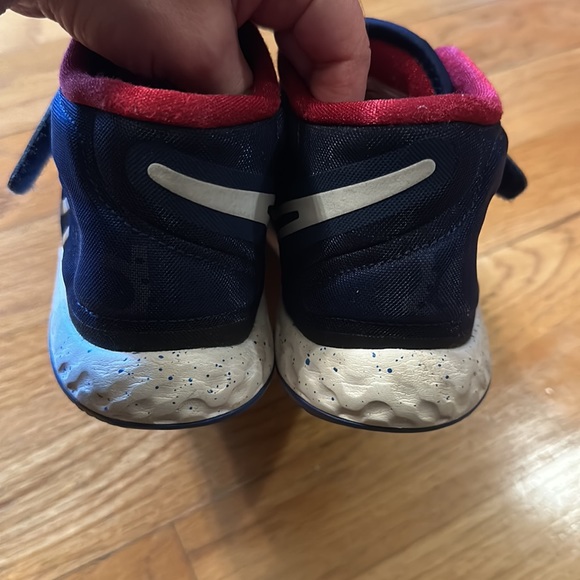 Nike Hightop Tennis shoes, Like New/Worn twice Youth size 3 - Picture 6 of 7